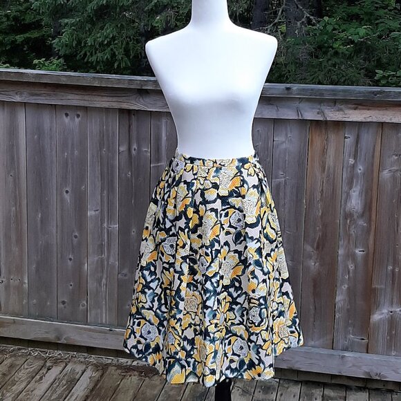 Stylish Yellow Skirt with Floral Designs - Picture 1 of 9